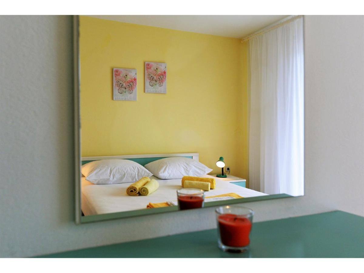 Apartments Kostelic ムルテル エクステリア 写真