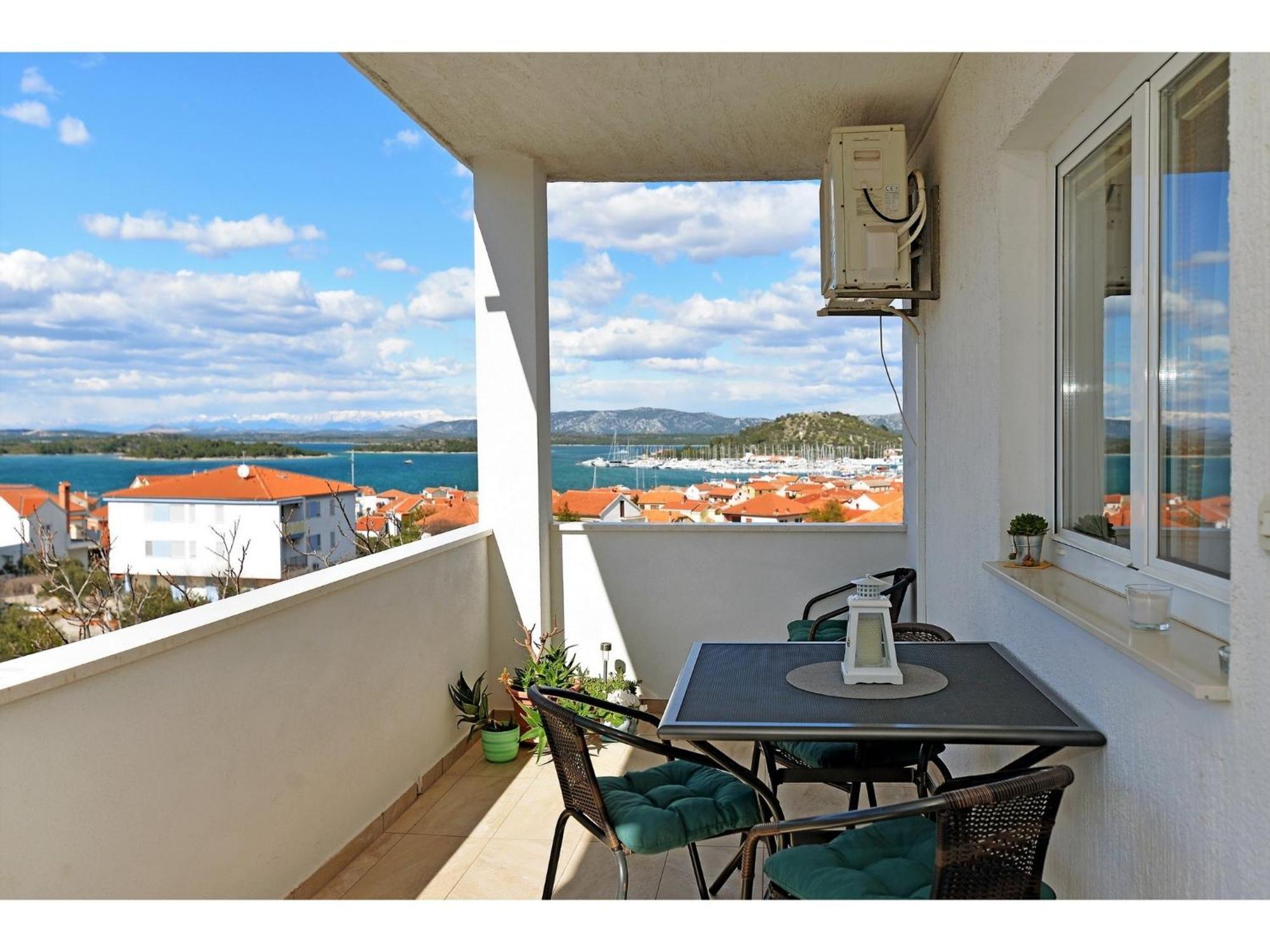 Apartments Kostelic ムルテル 部屋 写真