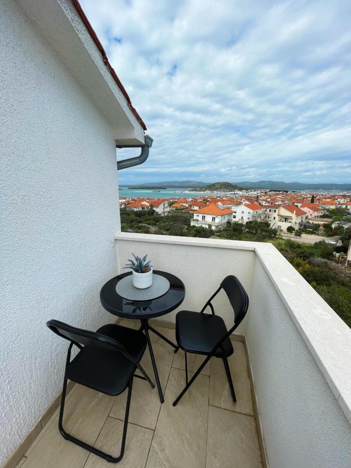 Apartments Kostelic ムルテル エクステリア 写真