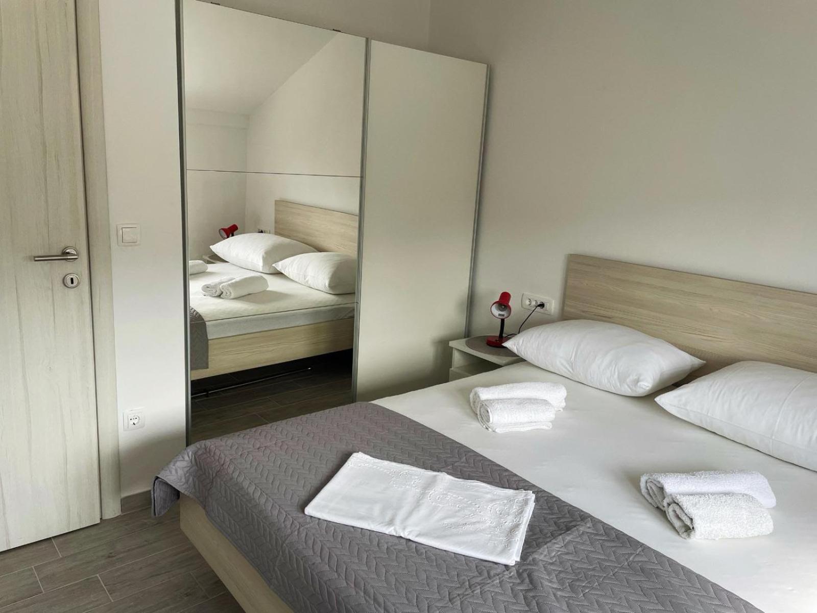 Apartments Kostelic ムルテル 部屋 写真