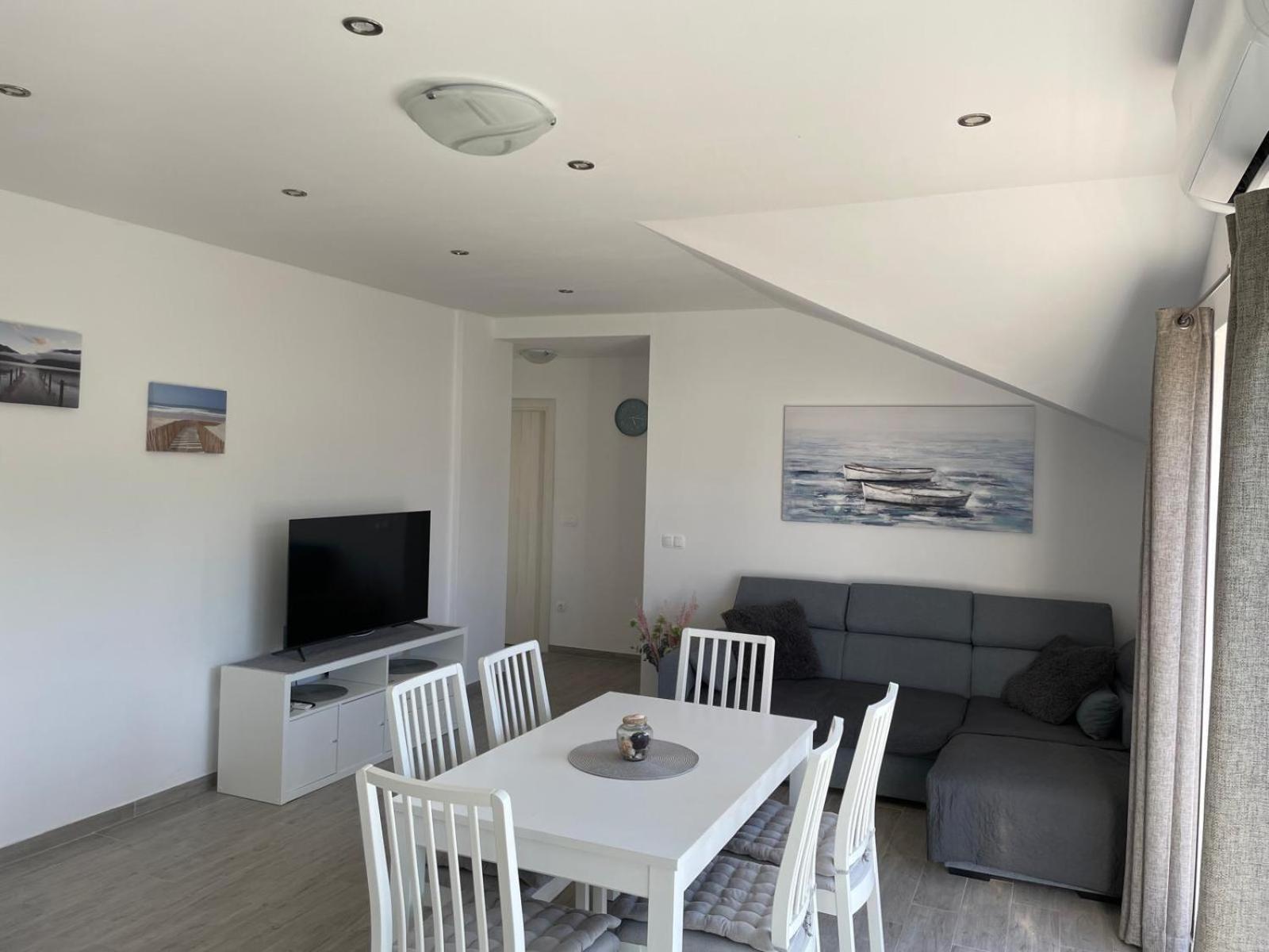 Apartments Kostelic ムルテル 部屋 写真